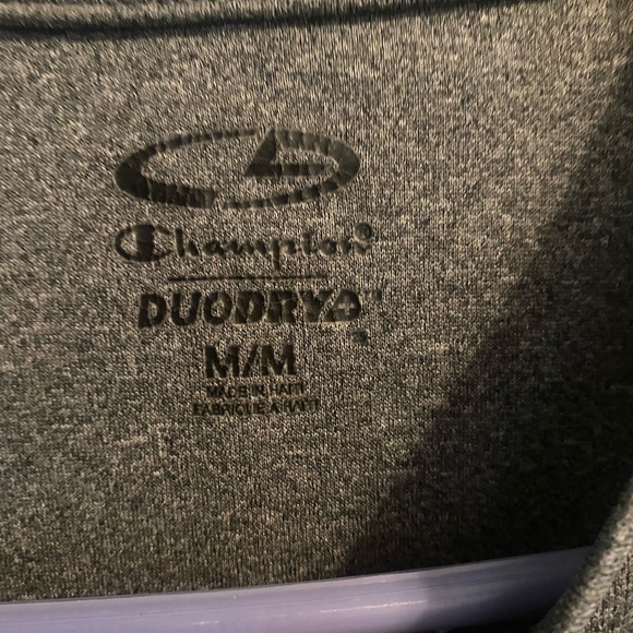 Champion duo dry long sleeve tee. In gray .little thicker than a T-shirt. Size M - Picture 5 of 5